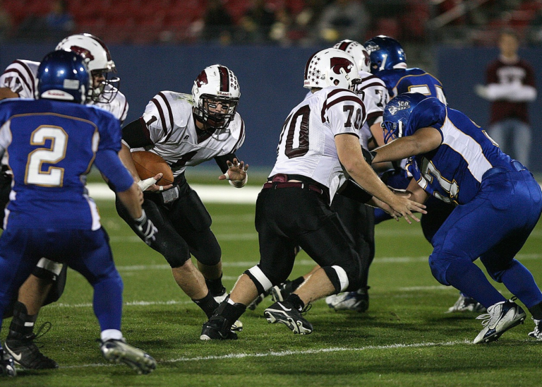 アメフト用語の意味 QBスニークとは？短い距離を確実に狙うスピードプレイ SECOND EFFORT